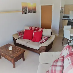 2br Apt In W Parking - Near Gatwick Apartment