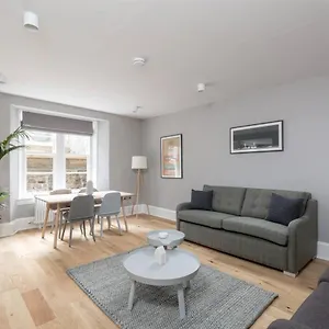 luxury-georgian-city-centre-apartment.edinburghhotelsuk.org/